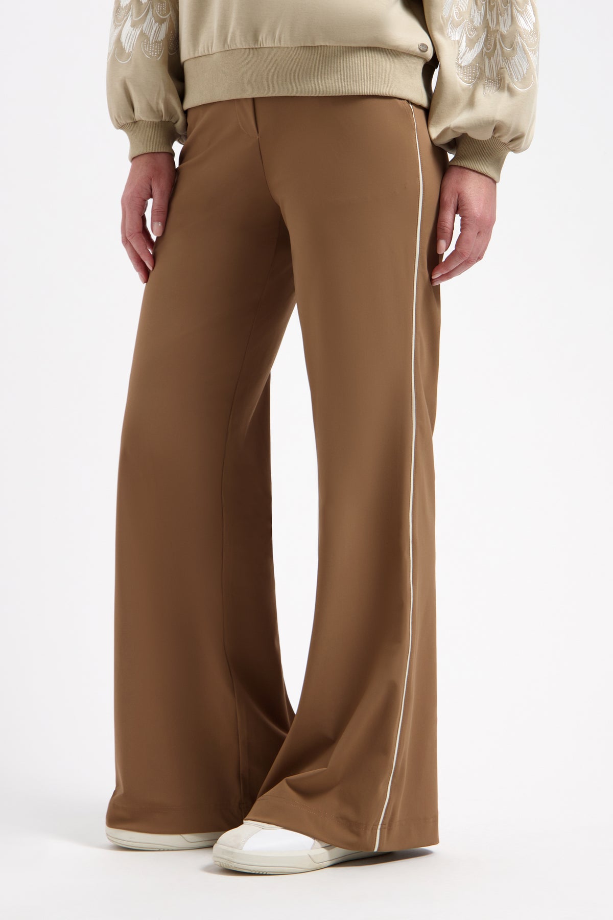 Lady Day Eleyn Flared Hose