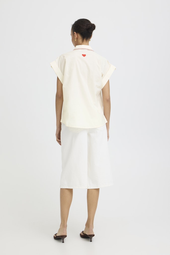 B. Young blouse tropical